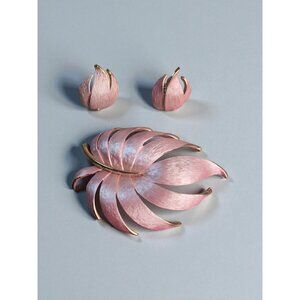 Vintage Pink Enamel Leaf Brooch & Clip-On Earrings Set Mid-Century Gold Tone Dem